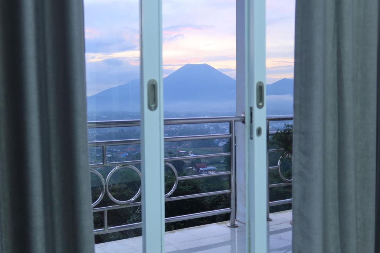 Готель Narwastu Hills Tomohon Екстер'єр фото